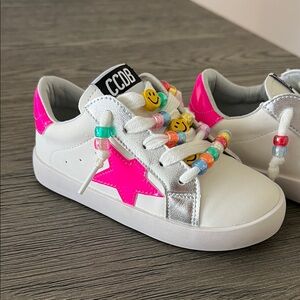 Kids White Sneakers with Hot Pink Star and Smile-Bead Laces